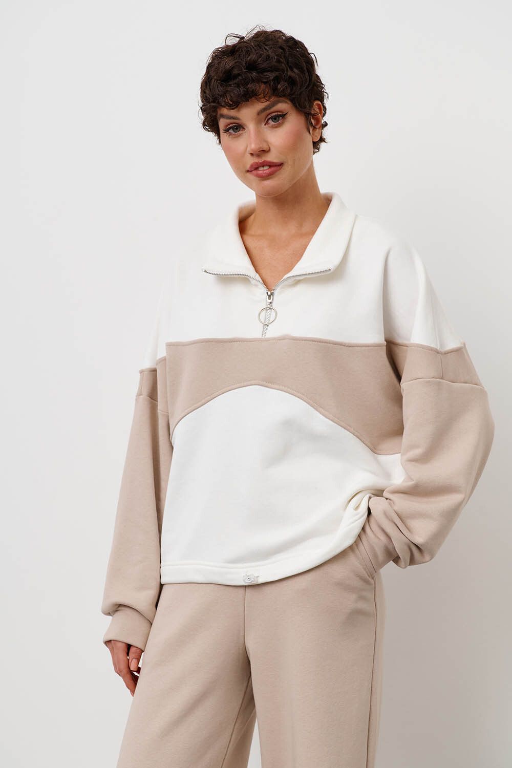 Олимпийка колор-блок бюстье цвета серо-беж/крем