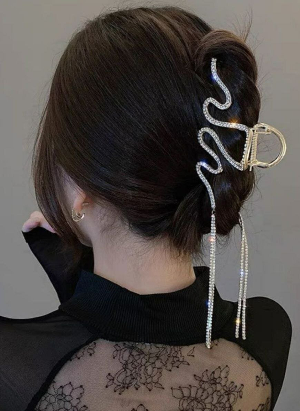 Заколка  Краб" Змея со стразами с подвесками из стразов. Символ мудрости и возрождения. Металл. Крепкая. Усиленная. Цвет "Золото"