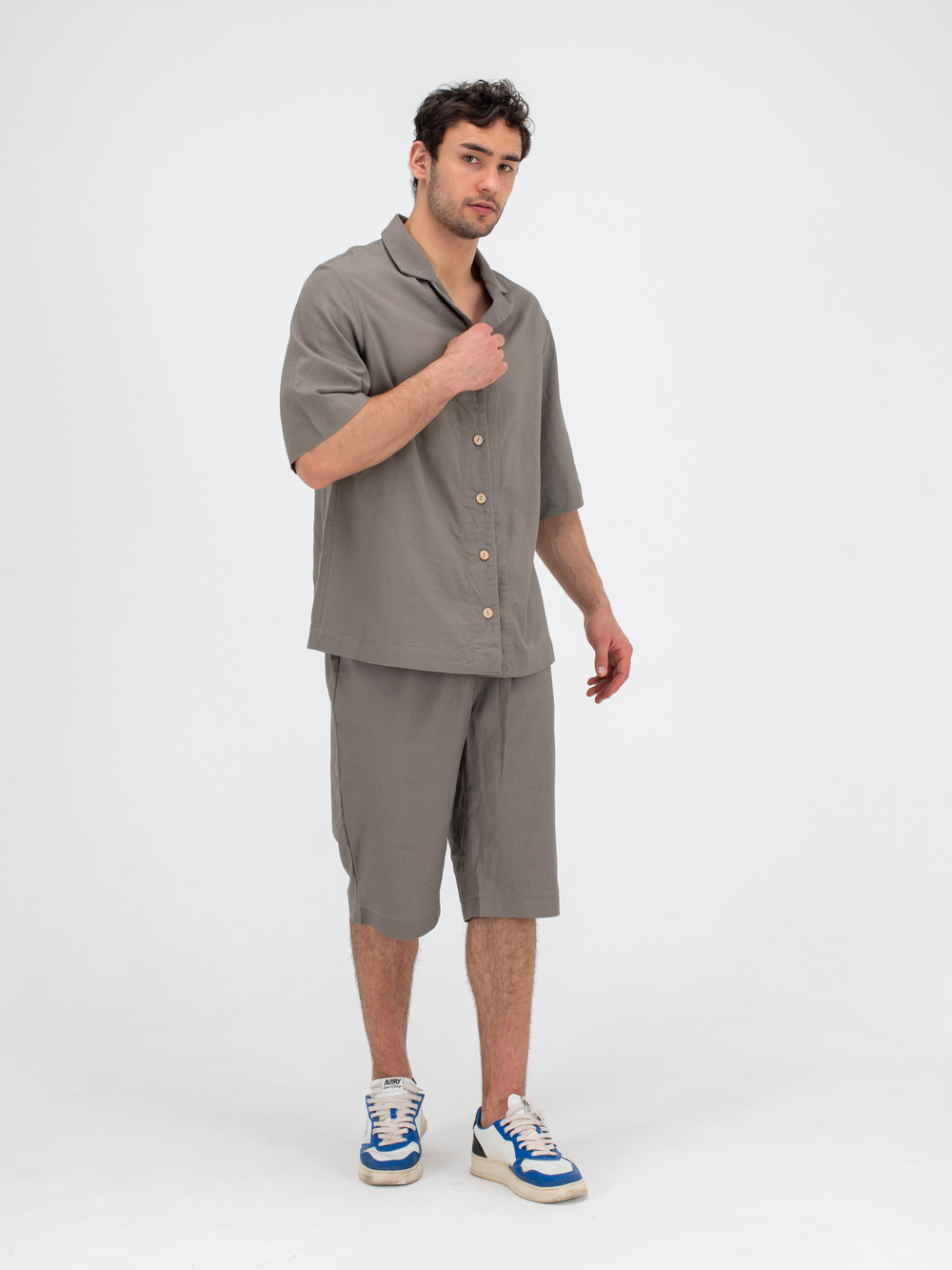 Костюм льняной с шортами. Хаки