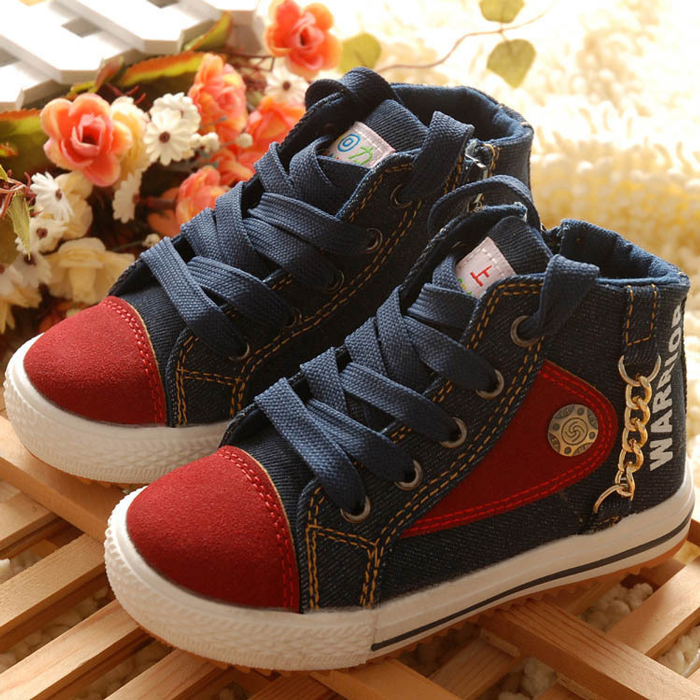 Кеды детские с контрастными вставками и декором в виде цепочки