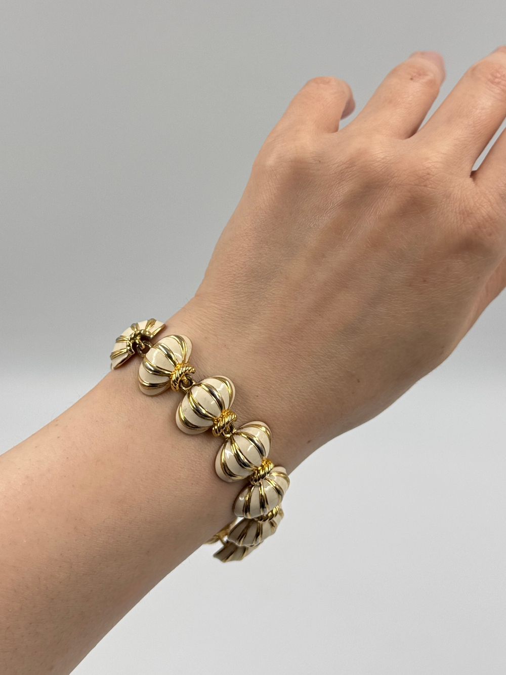 Браслет с кремовой эмалью Joan Rivers