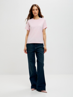 Классическая базовая футболка полуприлегающего силуэта