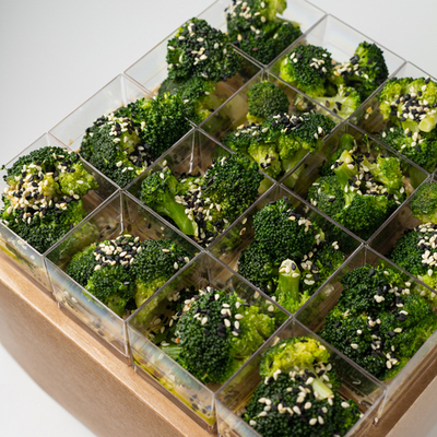 Бокс Брокколи с соусом Песто