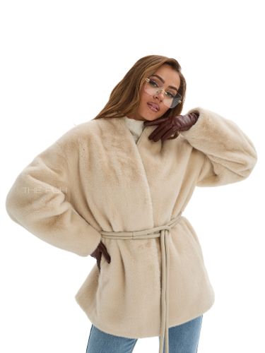 Бежевая шуба из эко-меха с поясом