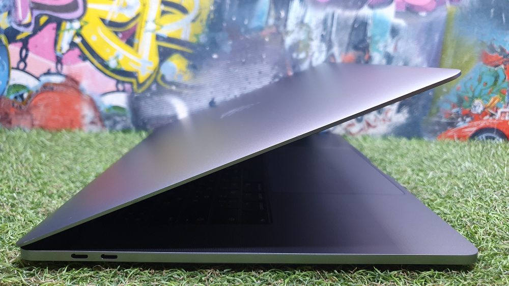 Apple MacBook Pro 15 2018 (A1990) Retina i7/16Gb/22 цикла