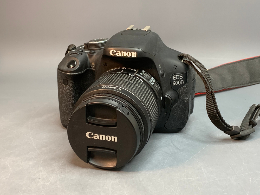 Canon 600D kit 18-55mm 3.5-5.6 IS ll 7.856 Кадров