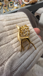 Новогодняя брошь олень