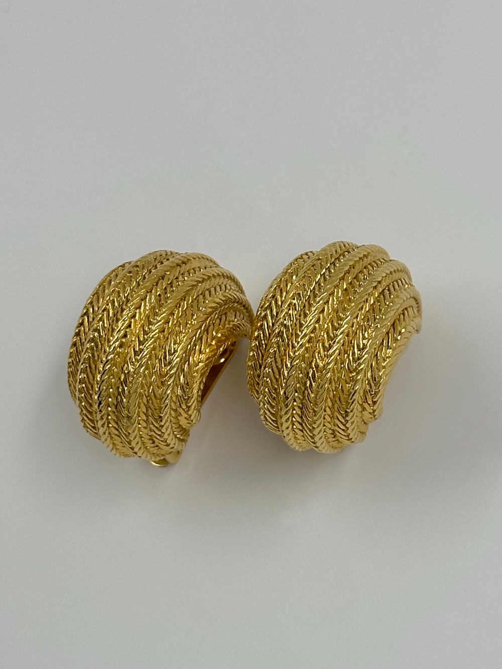 Объёмные клипсы Liz Claiborne