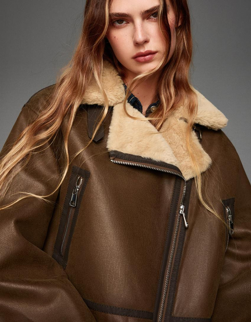 BERSHKA Куртка-дублена, коричневый