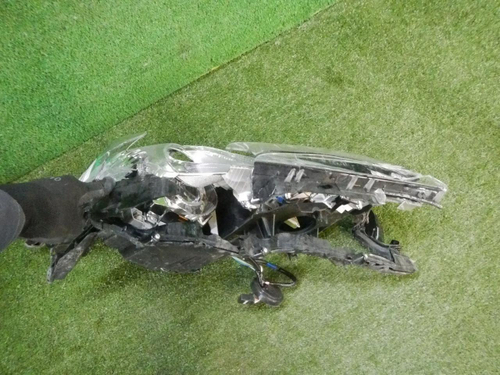 Битая Фара правая Toyota Camry xv70 (2020-н.в.) LED