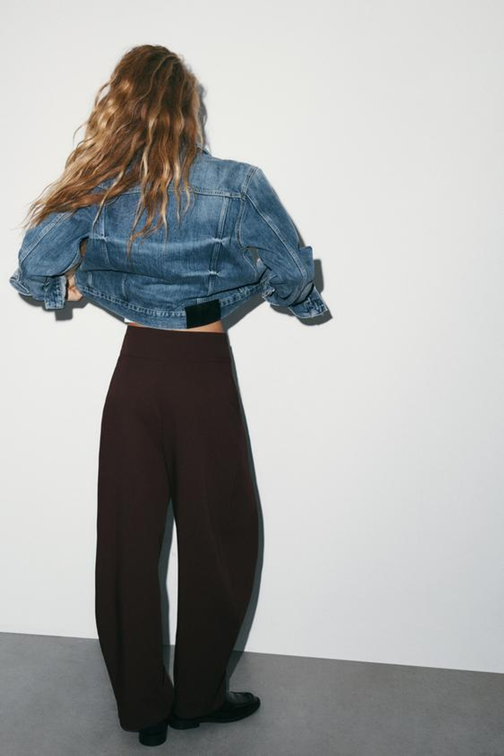 ZARA БРЮКИ BALLOON С ЗАЩИПАМИ, ШОКОЛАДНО-КОРИЧНЕВЫЙ