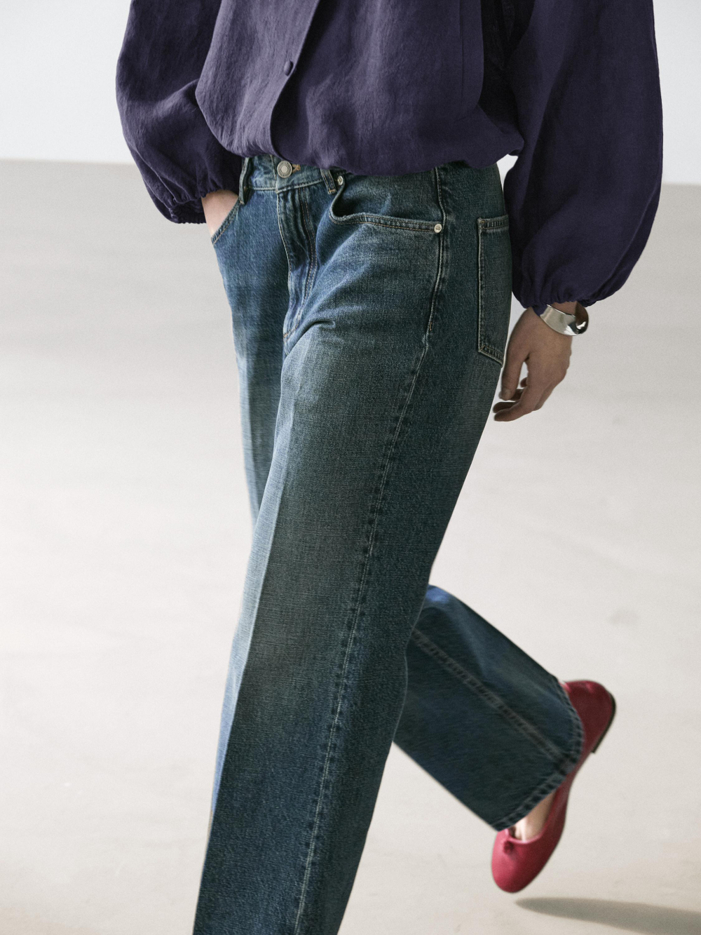 Massimo Dutti Джинсы средней посадки с расклешенным кроем, средне-синий