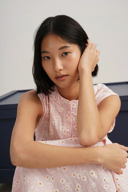 Платье оверсайз без рукава из ажурного хлопка, "Ромашки на розовом"