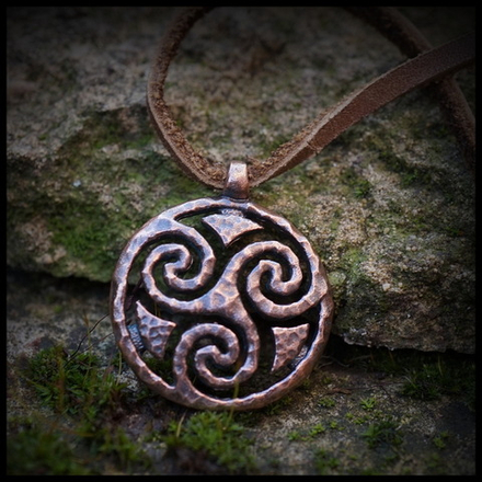 Кулон подвеска "Трискель" круг , бронза