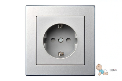 Розетка с Заземлением и Шторками без Винтовой Контакт Серебро LIREGUS EPSILON