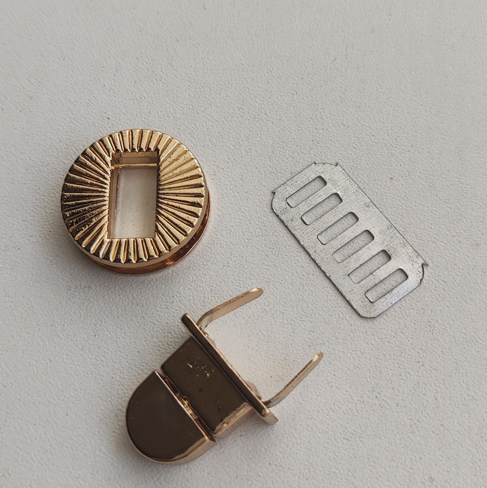 Замок вертушка на винтах Солнышко Золото