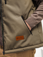 Мужской жилет СЕВЕРНЫЙ ПУТЬ на меху из бурой овечьей шерсти и с особо прочной армированной верхней тканью (рип-стоп). Теплый усиленный жилет для самых сложных условий.