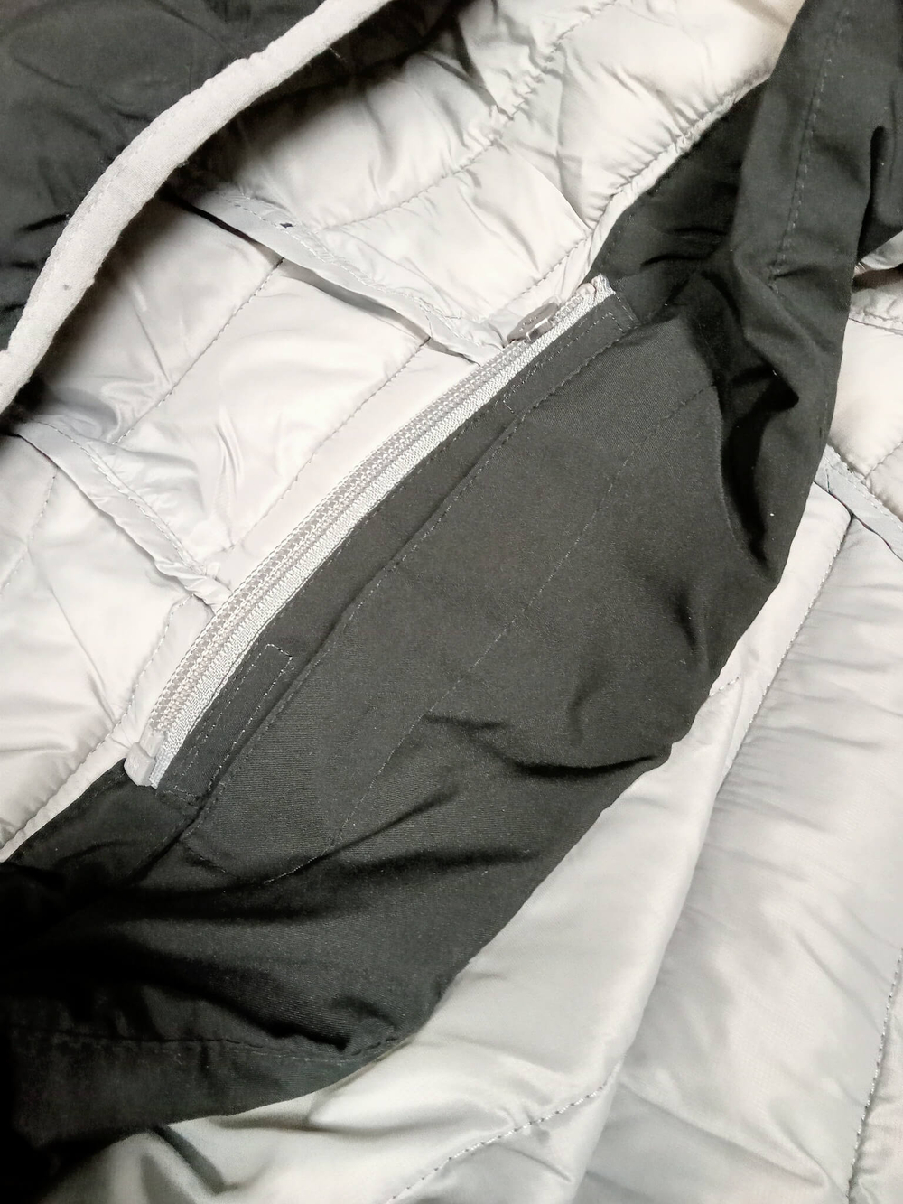 Куртка Rainwear женская черного цвета. Капюшон,молния,липучки,кнопки.Размер 48 русский