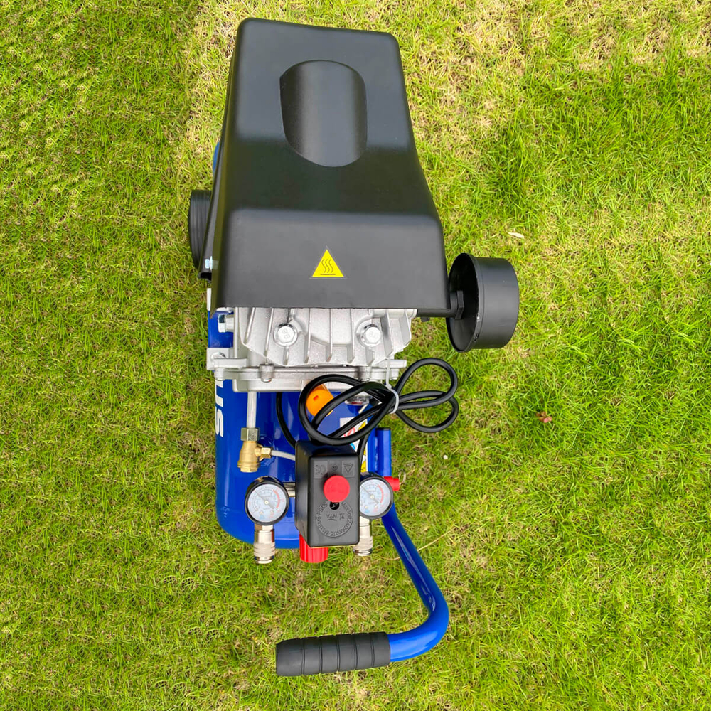 OPT-302430 Компрессор поршневой, 300 л/мин, 2.2 КВт, 220 В, ресивер 24 л