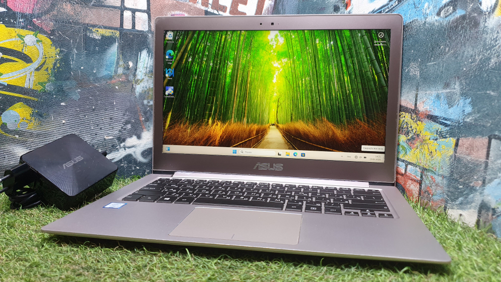 Игровой ASUS i3-6/12Gb/FHD/Zenbook UX303UA-R4260T/Windows 11