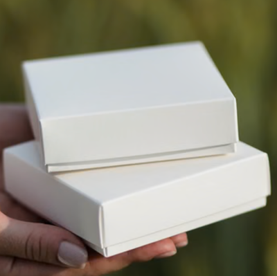коробка белая без принта арт. А10 (10.5х10.5х3 см)