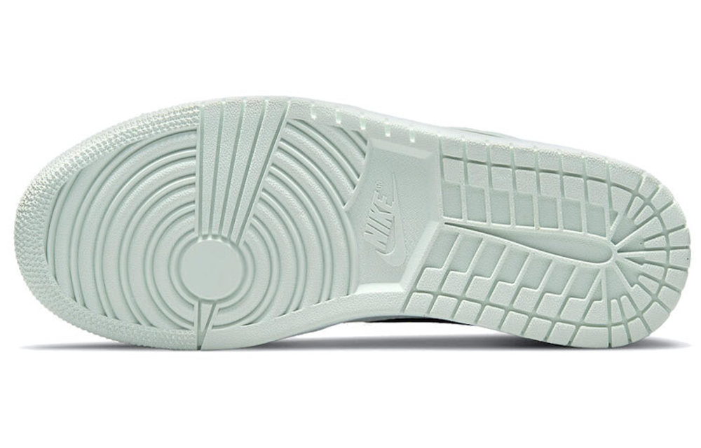 Кроссовки Jordan Air Jordan 1 Se "Barely Green" (Женская размерная сетка)