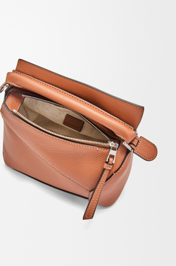 Loewe Мини-сумка Puzzle Edge из классической телячьей кожи, коричневый