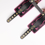 Черные кожаные оковы с розовой строчкой (Цвет: черный с розовым)