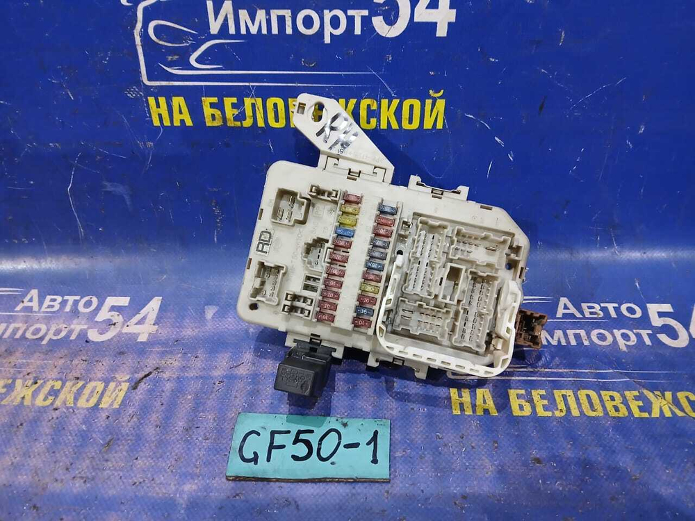 Блок предохранителей салонный NISSAN CIMA 2002