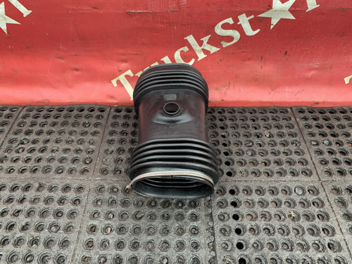 Патрубок воздушного фильтра 2017г