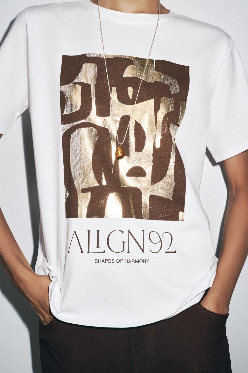 ZARA ФУТБОЛКА С МЕТАЛЛИЗИРОВАННЫМ ПРИНТОМ, ЗОЛОТИСТЫЙ