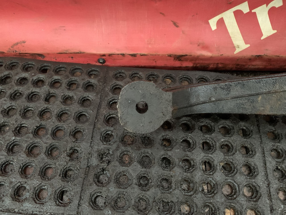 Кронштейн пневморессоры левый 2018г