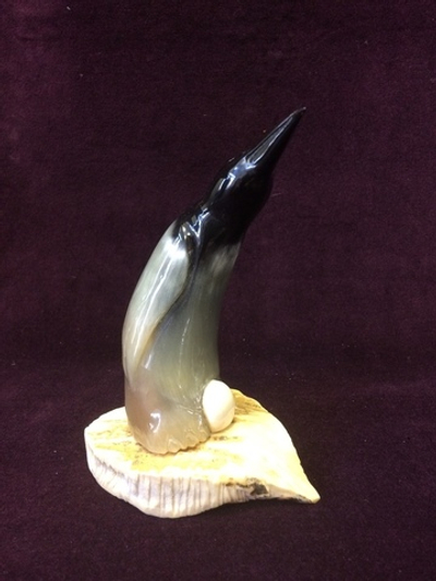 Скульптура "Пингвин" рог коровы, рог лося, бивень мамонта