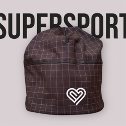 Шапка (чёрная с сердечком новая)