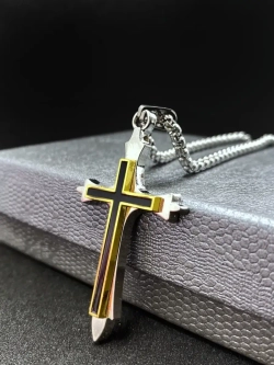 Бижутерная подвеска крестик на серебристой цепочке из стали