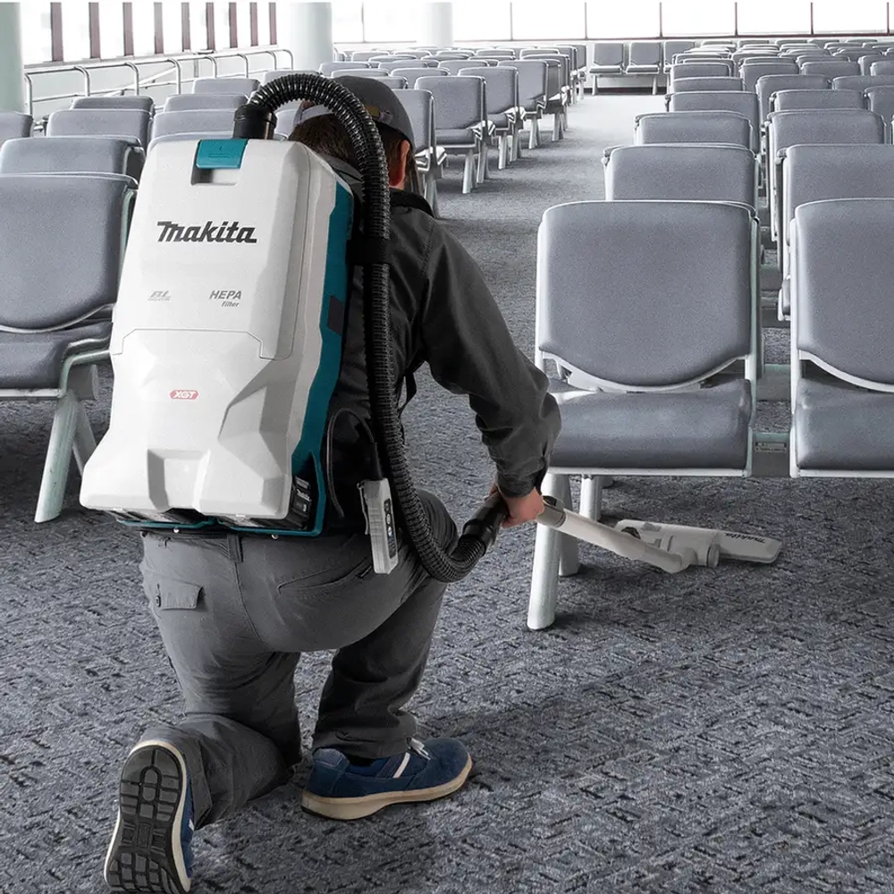 Аккумуляторный ранцевый пылесос Makita VC011GZ01