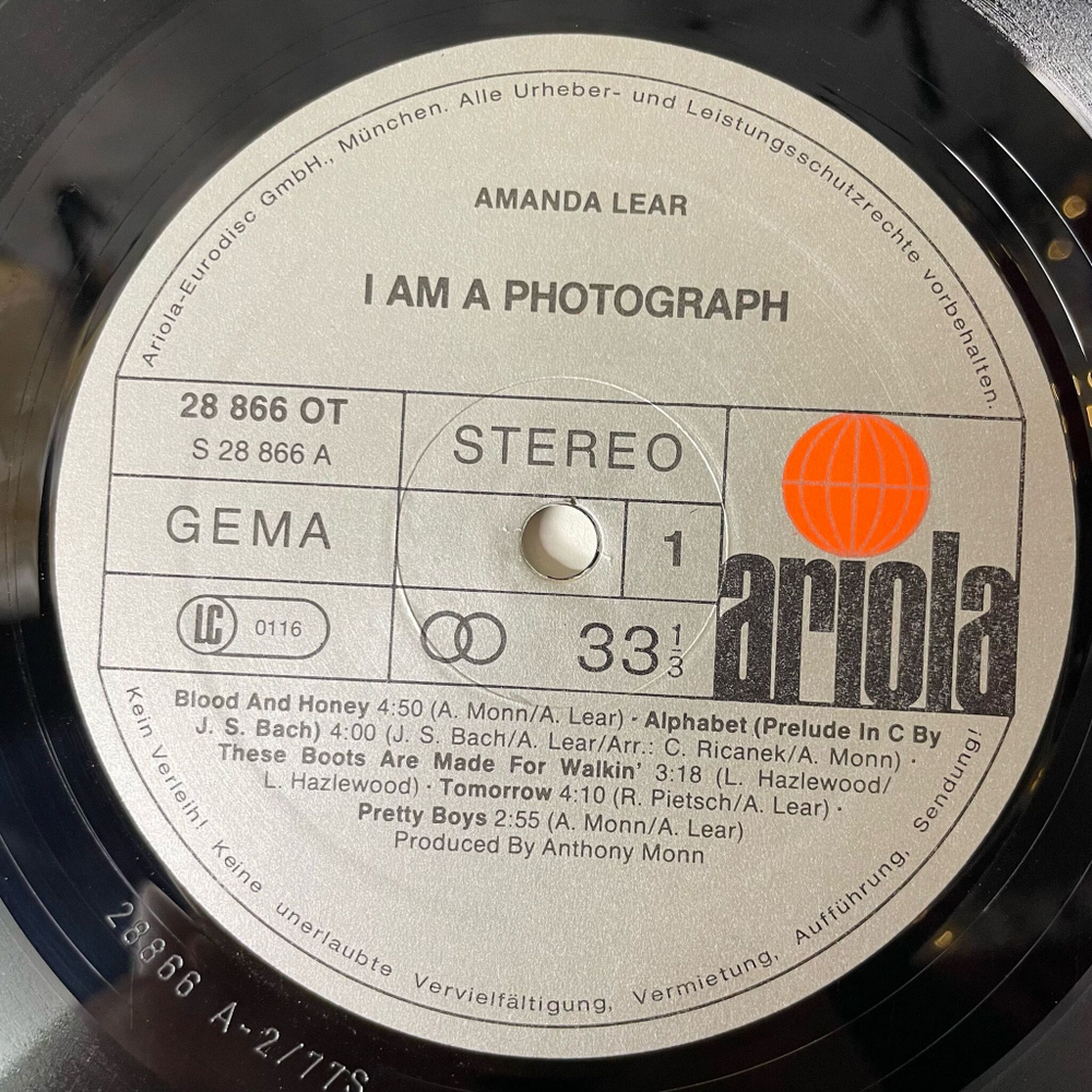 Винтажная виниловая пластинка LP Amanda Lear I Am A Photograph (Germany 1977) Pretty Boys