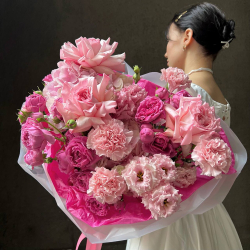 Авторский букет «Я подарю тебе любовь!»: воздушная гортензия, роза Пинк Охара, стойкий диантус, кустовая роза Мисти Баблз, кружевной лизиантус/ Цветы/ букет от RoseMarkt