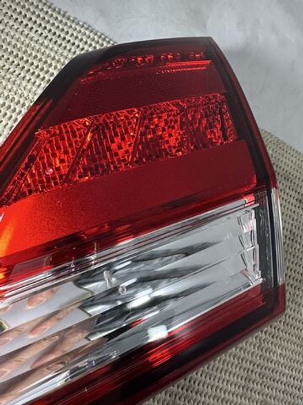 стоп-вставка правая Toyota Premio ZRT260 2016