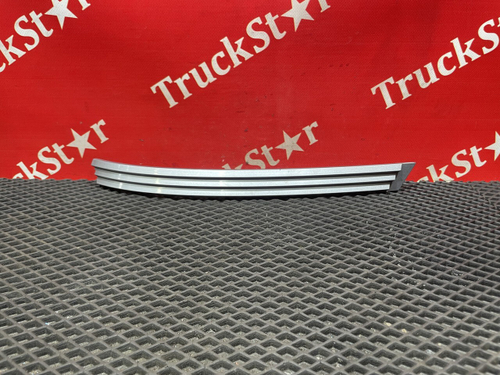 Накладка фары правая 2023г.