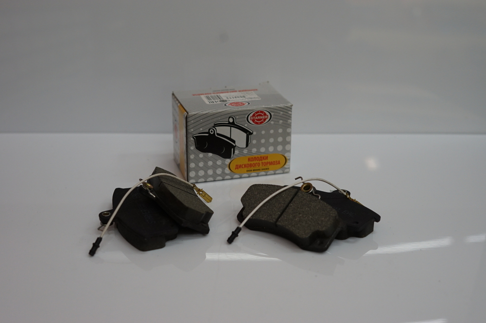 Колодка переднего тормоза с датчиком STARNER S532113 LADA ВАЗ 2110-12, Priora, Granta, Kalina