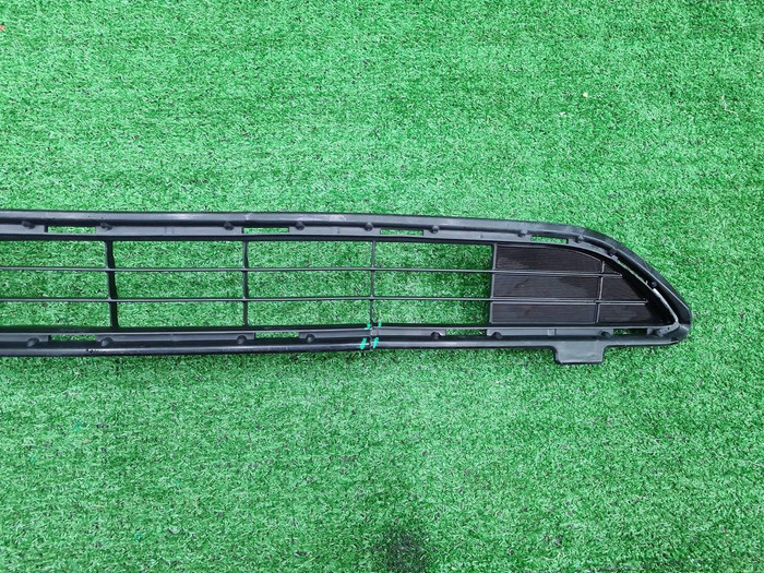 Решетка переднего бампера Toyota RAV 4 CA40 15-19
