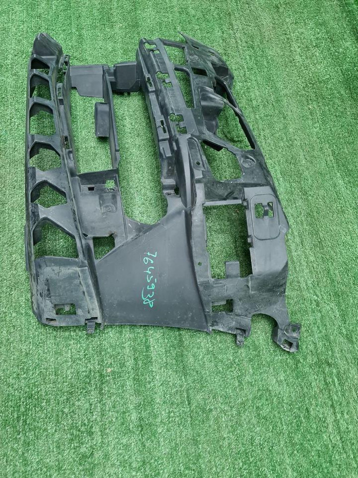 Кронштейн переднего бампера BMW 5er G30 (17-20)