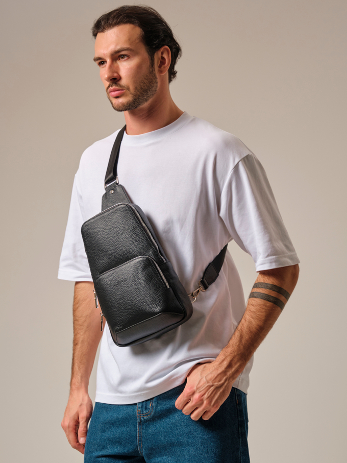 Сумка через плечо черная