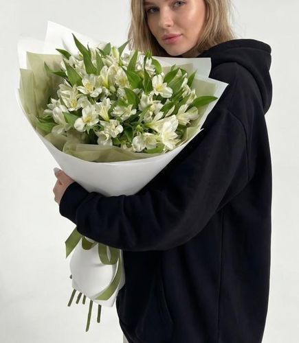 11 Альстромерий в упаковке