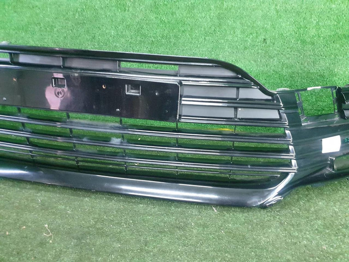 Решетка переднего бампера Toyota Camry xv70 (2020-н.в.)