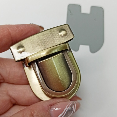 Замок-защелка на зажимах 42*50 Антик