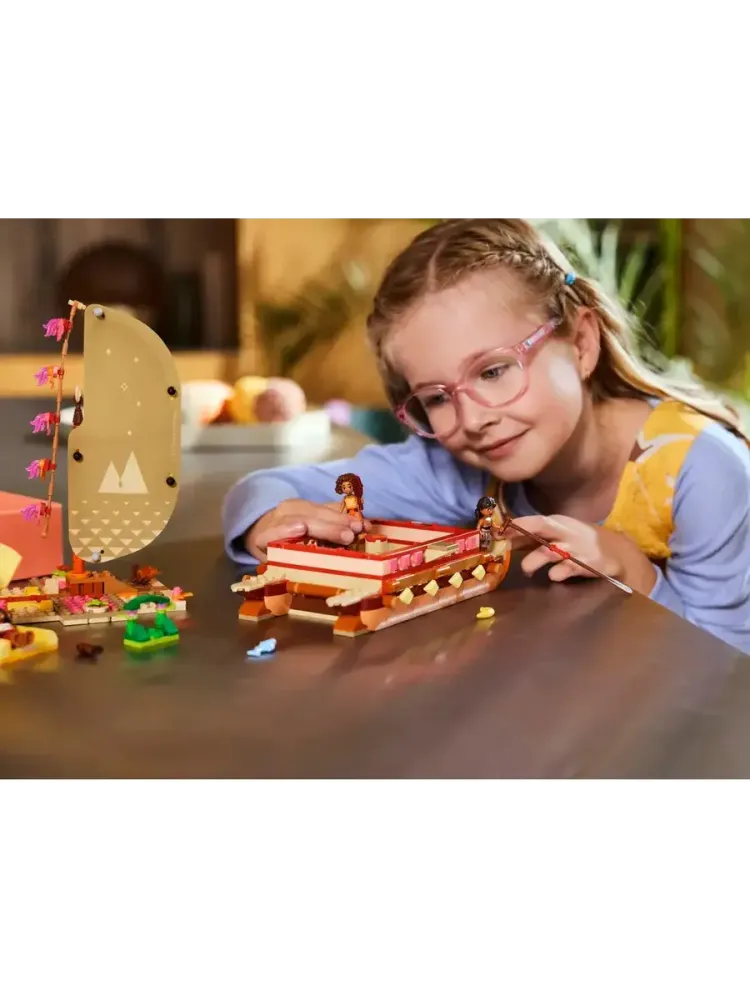 Конструктор Disney Princess 43270 Путешествие Моаны на каноэ