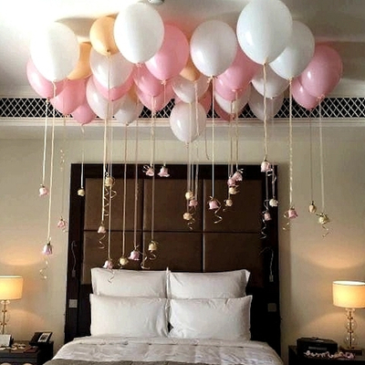 Шар с гелием 30см под потолок на ленте с цветком