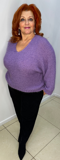 Мохеровый джемпер с V-образным вырезом